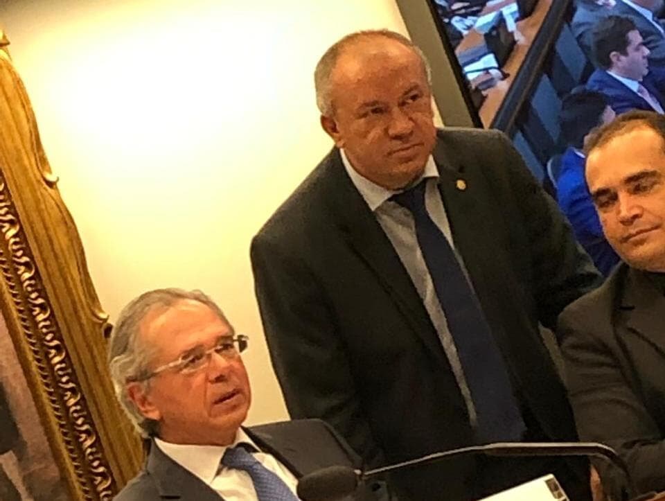 Paulo Guedes, deputado do PT, é apresentado ao xará ministro: "Levei até guarda-chuvada por causa dele"