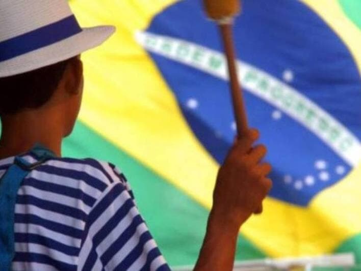 Brasil acima de hinos, bandeira ou slogans de campanha