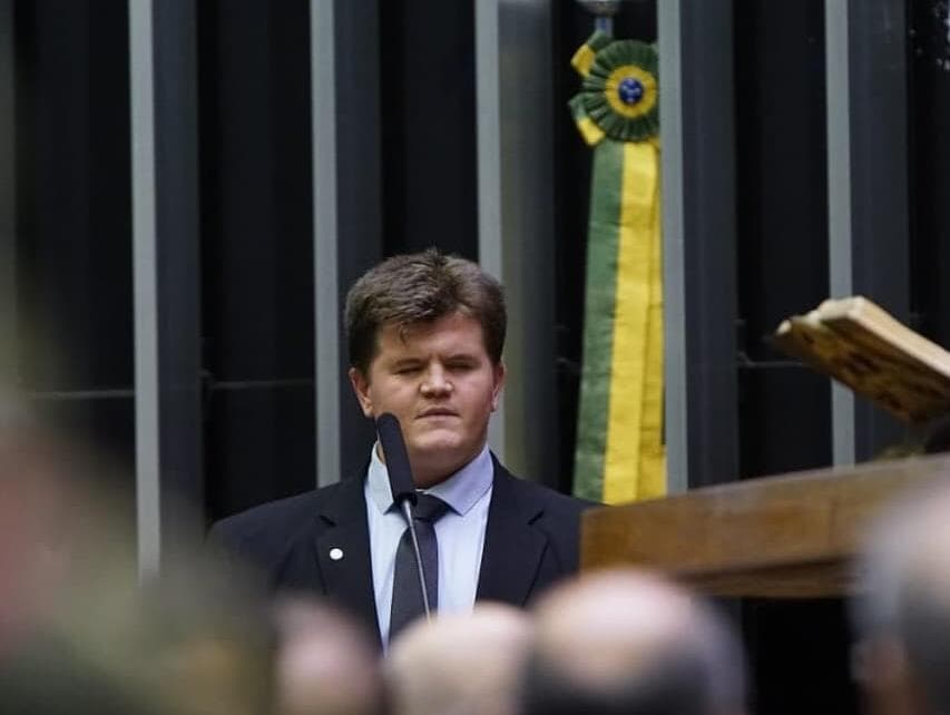 Primeiro deputado cego silencia a Câmara com discurso de superação pessoal e chamado à mudança