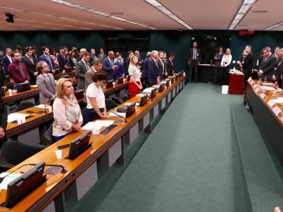 Deputado diz a presidente da Vale que ele deveria estar preso por Brumadinho. Assista