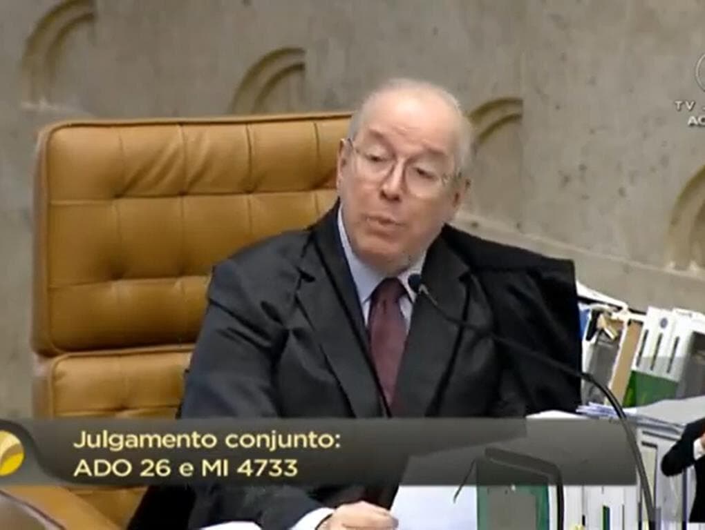 Celso de Mello interrompe voto e julgamento sobre homofobia é adiado no STF