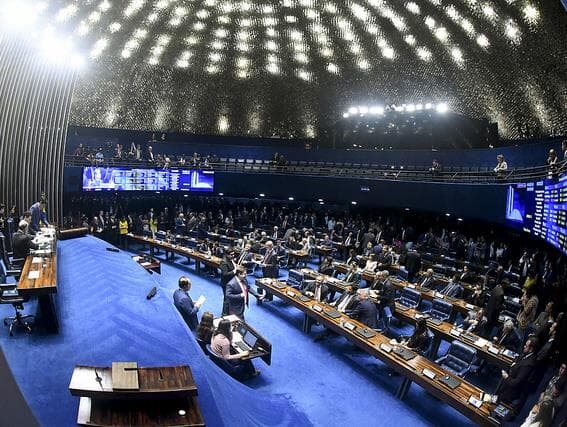 Renovação no Senado com independência e protagonismo do passado