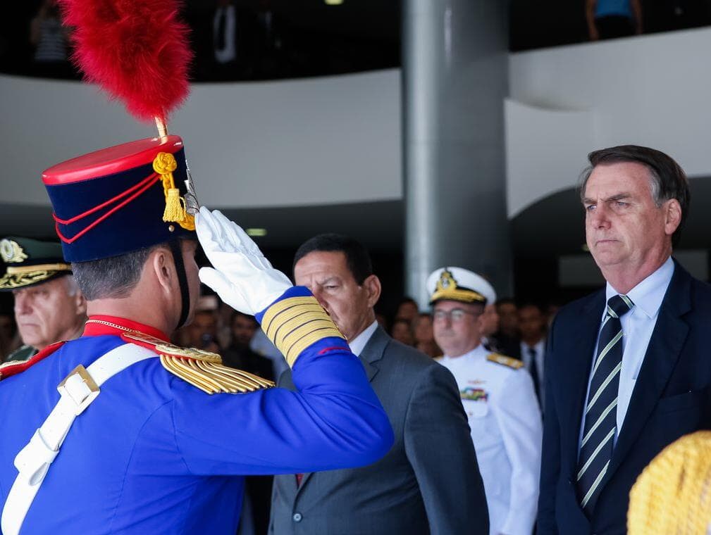 Governo Bolsonaro já passa de 30 militares em postos-chave