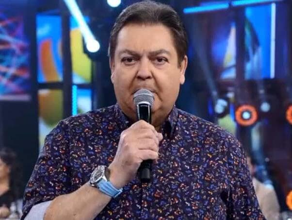 Faustão cria polêmica ao atacar o "imbecil que tá lá e não devia tá"