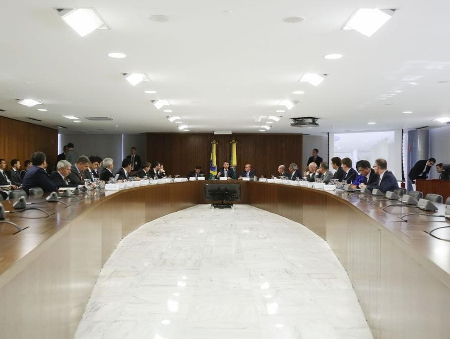 Primeira reunião ministerial de Bolsonaro define "pente fino" em pastas, conselhos e imóveis da União