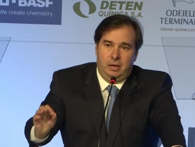 Presidente do PSL anuncia apoio do partido à reeleição de Rodrigo Maia na Câmara