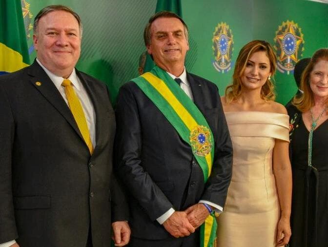 Em seu primeiro dia, Bolsonaro se reúne com secretário de Trump e líder de extrema direita da Hungria