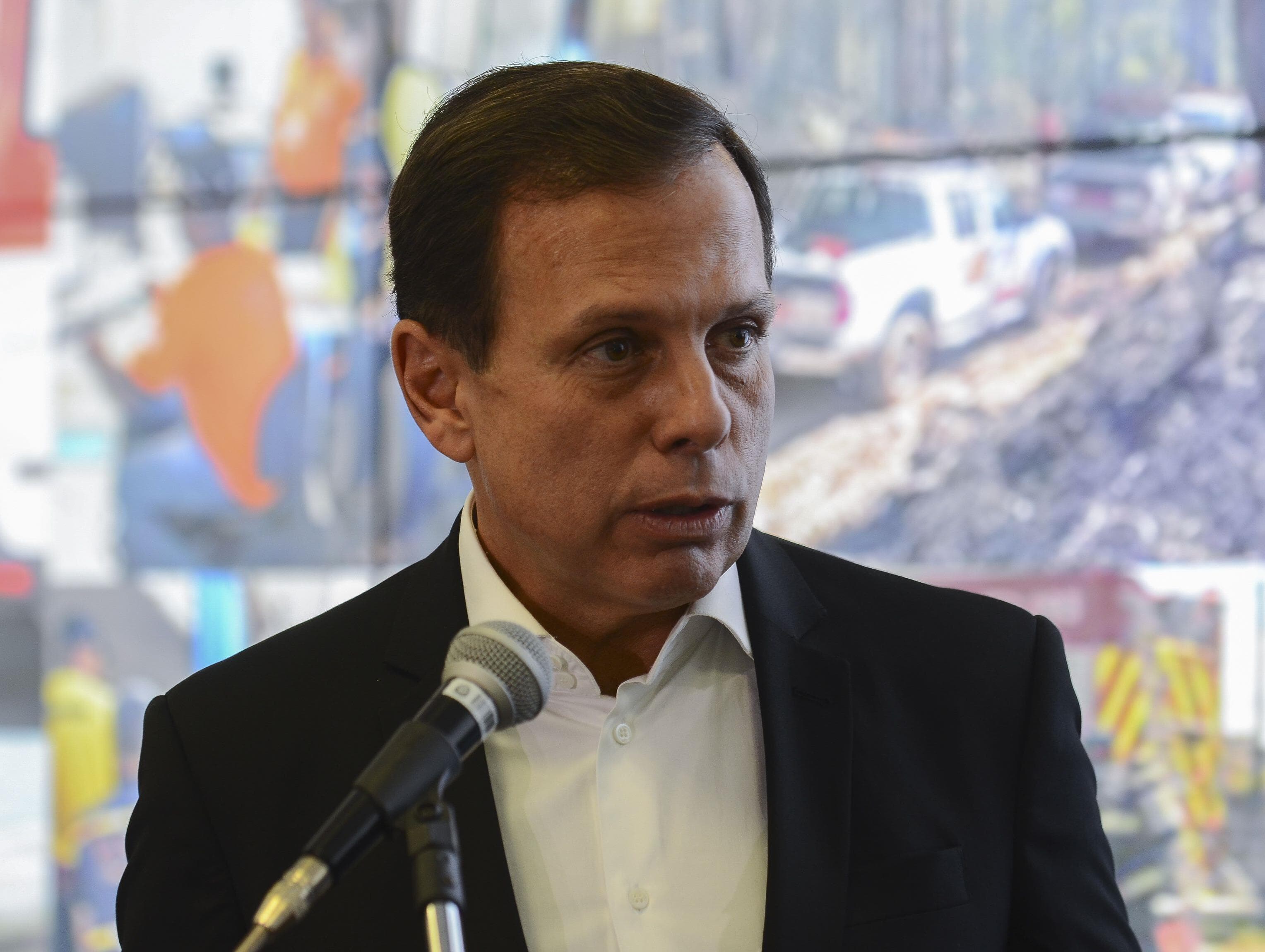 Doria assume governo de SP com indiretas a Alckmin e ao PSDB