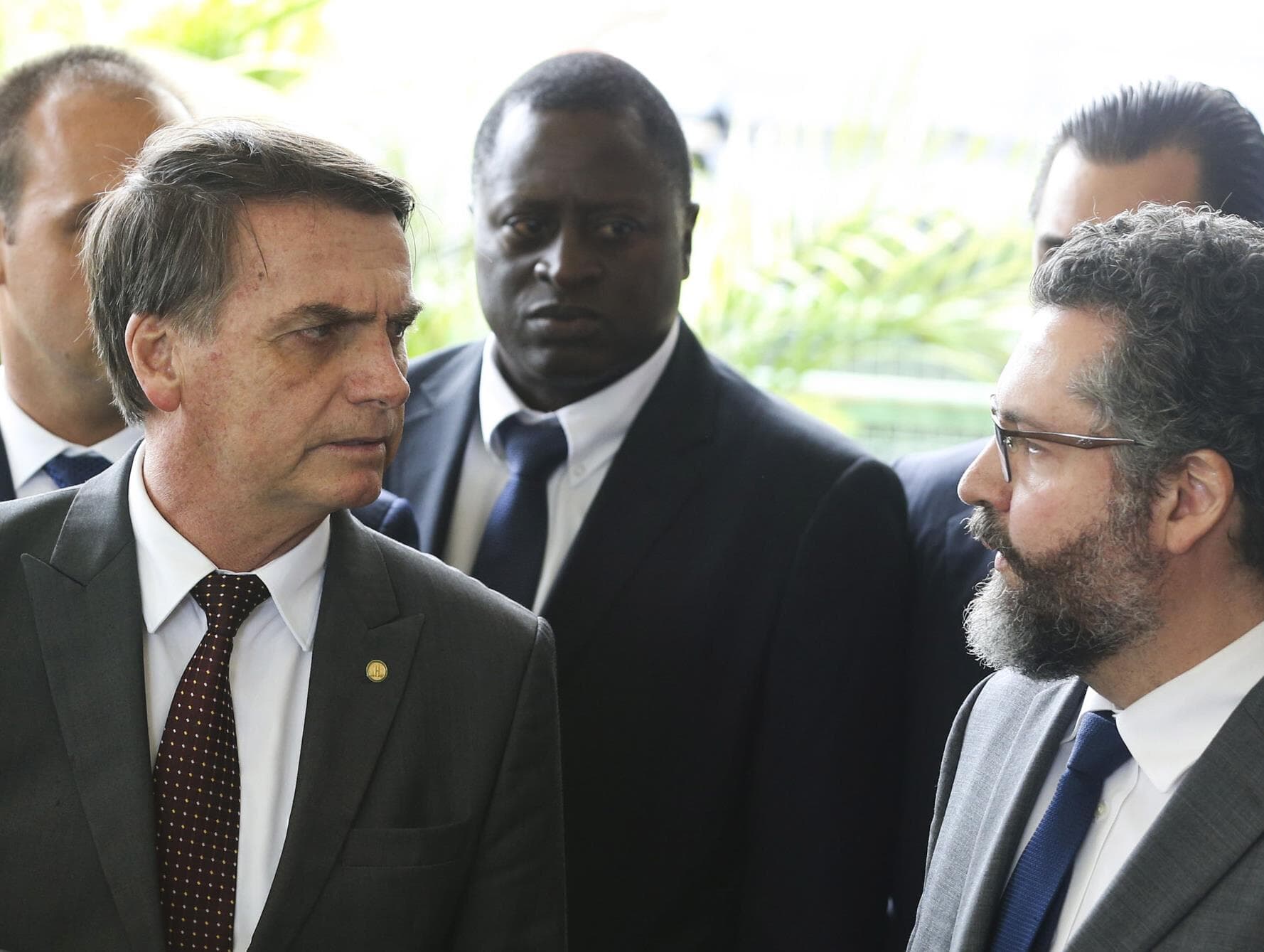 Itamaraty diz que Bolsonaro retificou convites para tirar Cuba e Venezuela