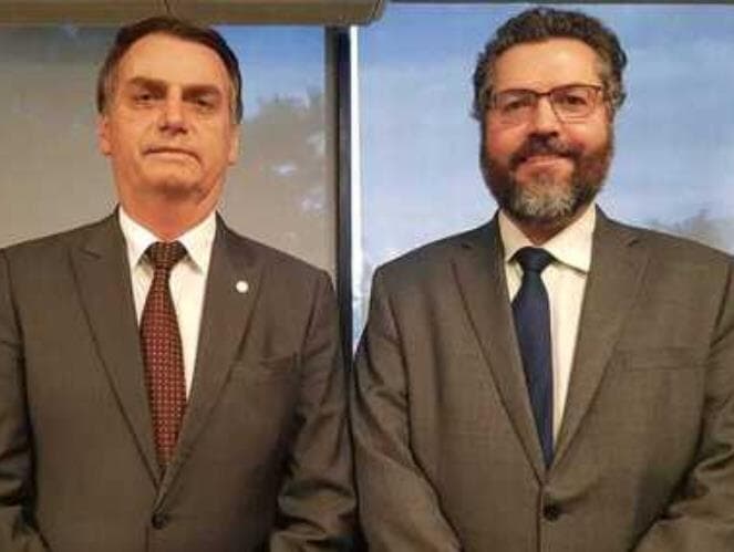 Bolsonaro anuncia diplomata Ernesto Araújo para comandar Ministério das Relações Exteriores