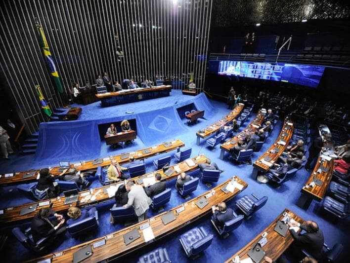 Senado inclui projeto que enfraquece Lei da Ficha Limpa na pauta de votações do plenário