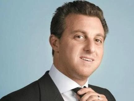 Luciano Huck doa R$ 235 mil para oito candidatos. Veja os beneficiados