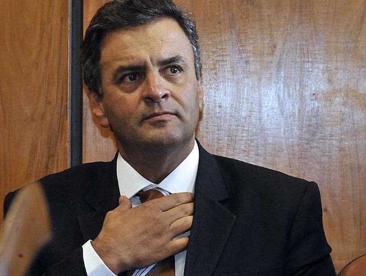 Aécio fica fora de convenção que lança Anastasia ao governo de Minas