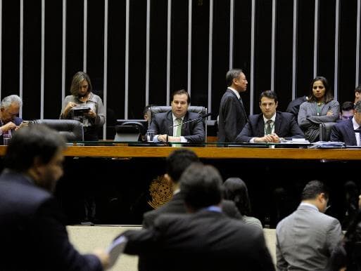 Jogo do Brasil na Copa encurta semana de trabalho dos parlamentares