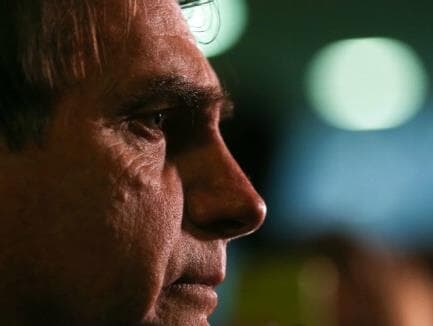 Jair Bolsonaro, o mito de pés de barro