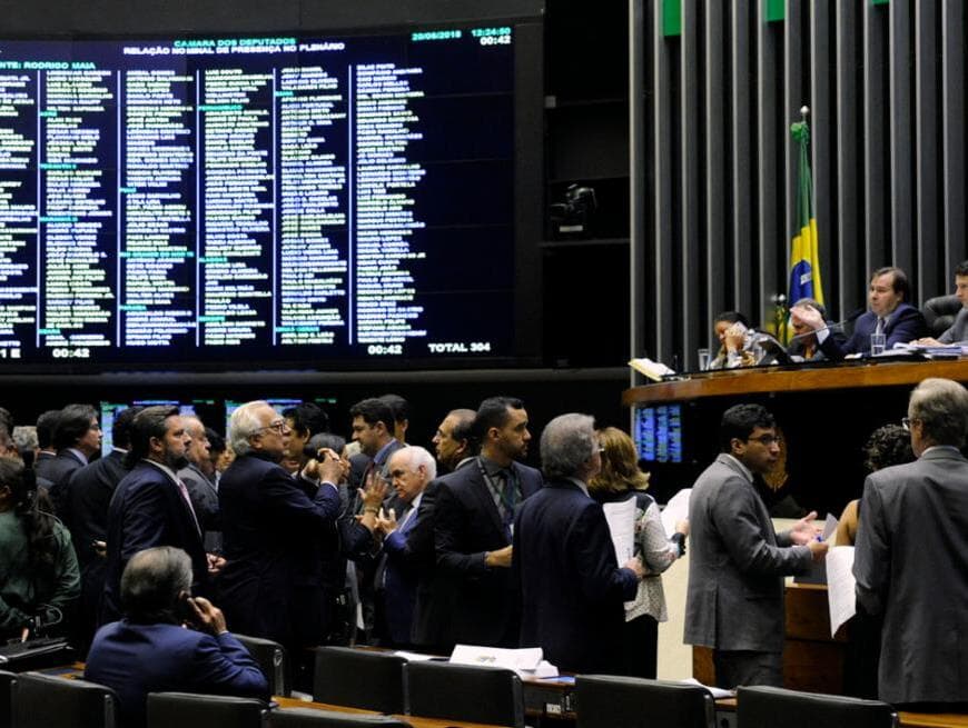 Sem quórum, deputados adiam votação de projeto que volta a incluir empresas no Simples Nacional