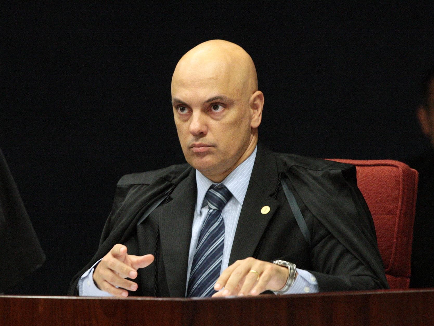 Alexandre de Moraes determina multa de R$ 506 milhões para mais 46 transportadoras