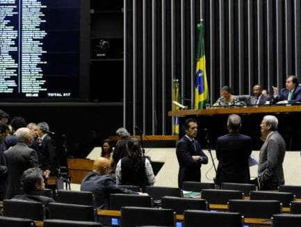 Deputados aprovam multa de 50% em caso de desistência em compra de imóveis