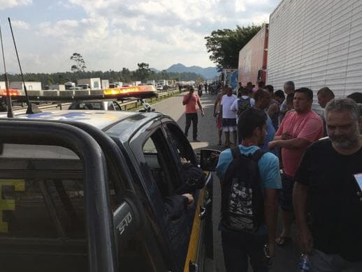 Mesmo com acordo, caminhoneiros mantêm protestos nas rodovias federais