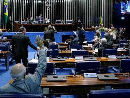 Aprovada pelos senadores, MP permite venda direta pela estatal do pré-sal