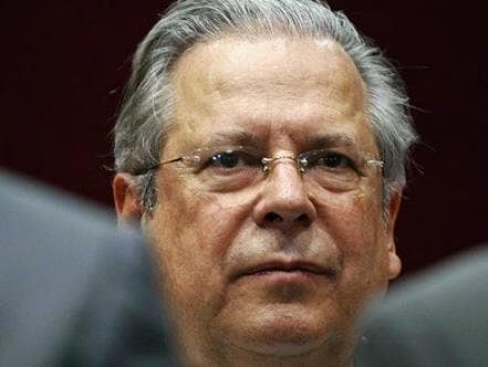 Dirceu se entrega à Justiça em Brasília para cumprir pena de 30 anos na Lava Jato