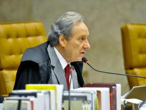 Lewandowski é o quarto ministro a votar contra pedido para soltar Lula. Falta voto de Celso de Mello