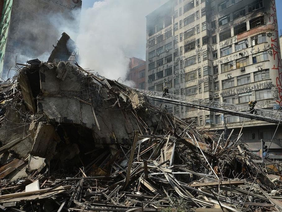 Bombeiros localizam segundo corpo no desabamento em São Paulo