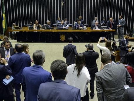 Oposição faz "obstrução política" e ameaça votação de projetos sobre criação de cargos e abertura de crédito