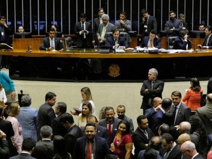 Cadastro positivo tem "obstrução política" na Câmara. Senado vota Sistema Único de Segurança Pública