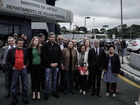 Maia dá aval para que deputados vistoriem prisão de Lula. Senadores já fizeram inspeção