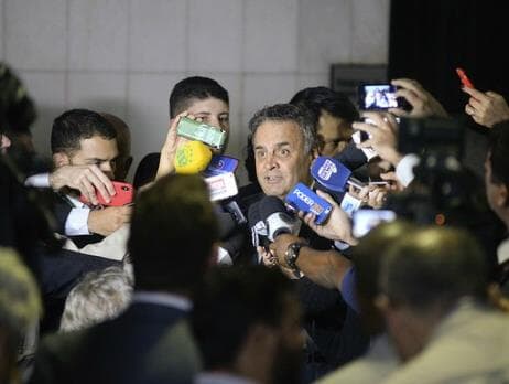 Aécio se diz vítima de "réus confessos" instantes depois de virar réu no STF. Veja o vídeo