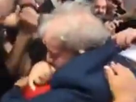 As imagens do último encontro de Lula com a militância petista antes de ser preso