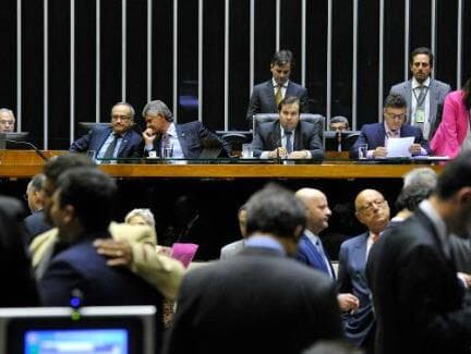 Quase 80 deputados trocaram de partido desde 8 de março. Veja quem são e para onde foram