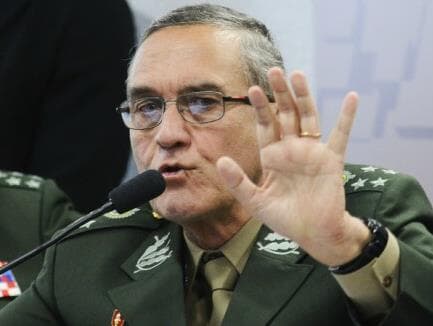 O tiro pela culatra do comandante do Exército