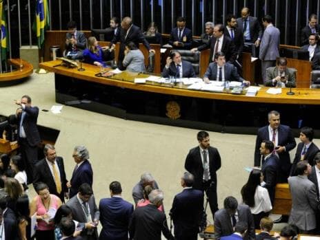 Congresso derruba vetos às leis para agentes de saúde, Funrural e Refis de pequenas empresas