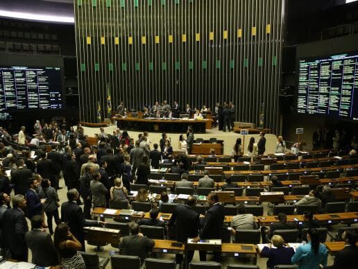 Congresso debate segurança pública e lobby; Câmara instala comissões