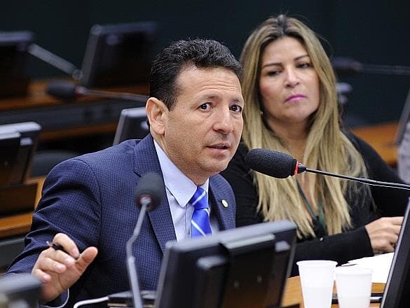 Deputado do Amapá é denunciado pelo Ministério Público por soco na boca de eleitor