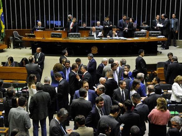 Cada deputado custa mais de R$ 2 milhões por ano