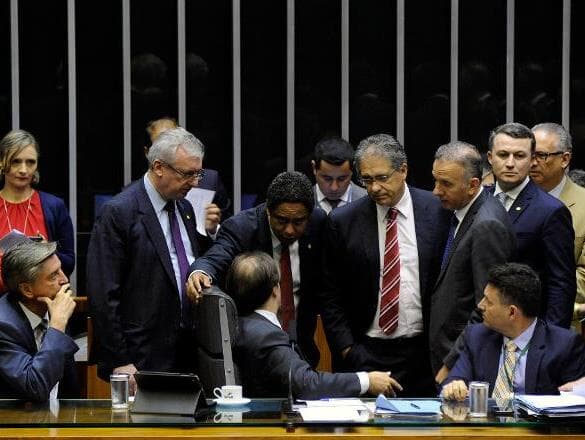 Deputados aprovam urgência para projeto de reoneração da folha de pagamento