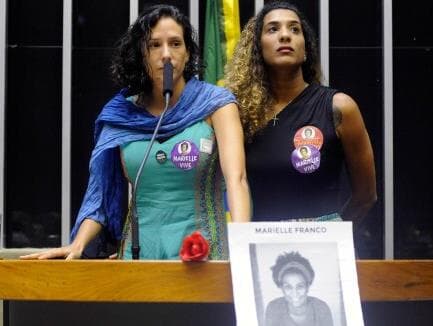 Companheira e irmã de Marielle cobram punição a assassinos em ato na Câmara