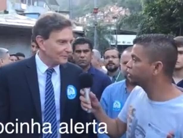 Crivella diz que obras na Rocinha são para deixar a favela mais bonita para quem a olha da Lagoa-Barra. Veja o vídeo