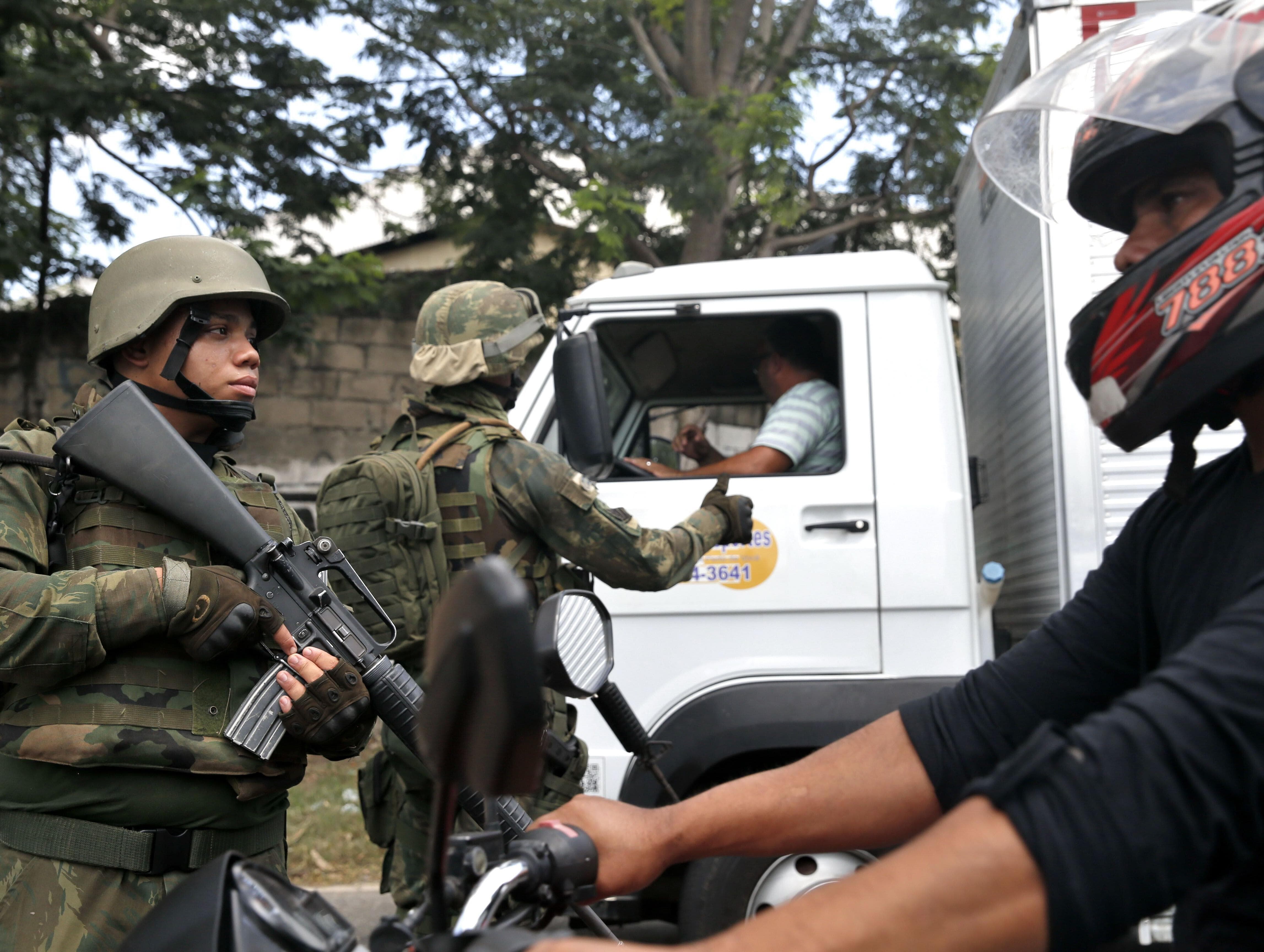 Intervenção com militares no Rio é "licença para matar", diz Conselho Nacional dos Direitos Humanos