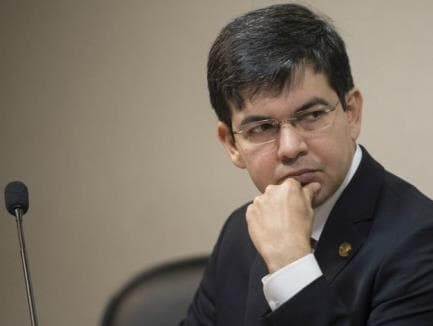 Senador protocola pedido de afastamento de Segovia do comando da Polícia Federal