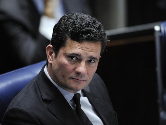 Moro diz que uso de algemas em réus da Lava Jato não deverá se repetir