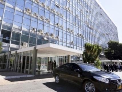 Governo gasta R$ 54 milhões por ano com carros oficiais; objetivo é reduzir a frota com TaxiGov