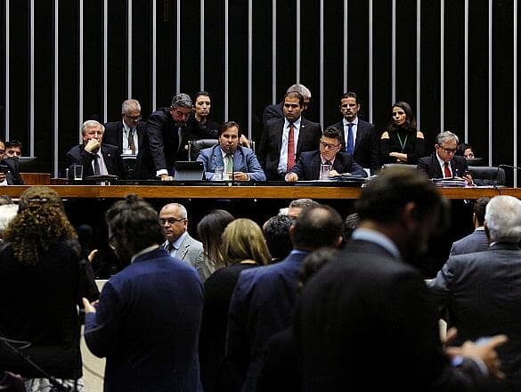 Câmara paga passagem aérea de até R$ 45 mil para viagem oficial de deputado