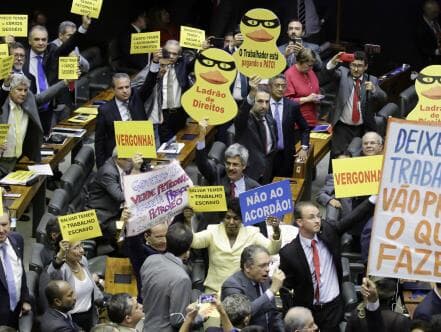 Saiba como cada deputado votou em 2017