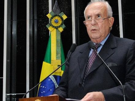 Fundador do PMDB, Jarbas Vasconcelos diz querer ver Jucá sair algemado do Congresso: "Crápula"