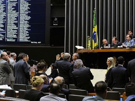 Câmara aprova reajuste a lotéricos e envia projeto para análise dos senadores