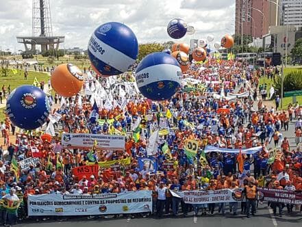 Dias de luta - a única saída honrada é entrar no campo de batalha